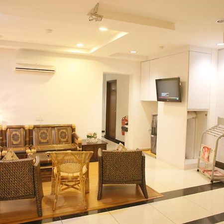 N K Hotel Muar Bagian luar foto