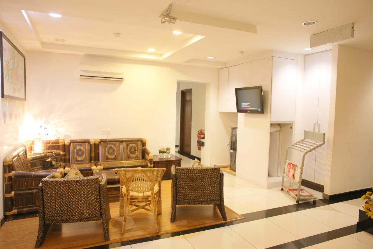N K Hotel Muar Bagian luar foto