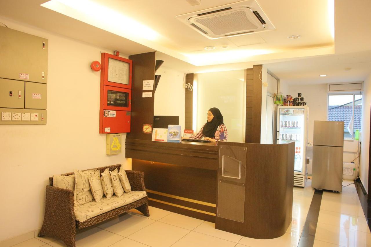 N K Hotel Muar Bagian luar foto