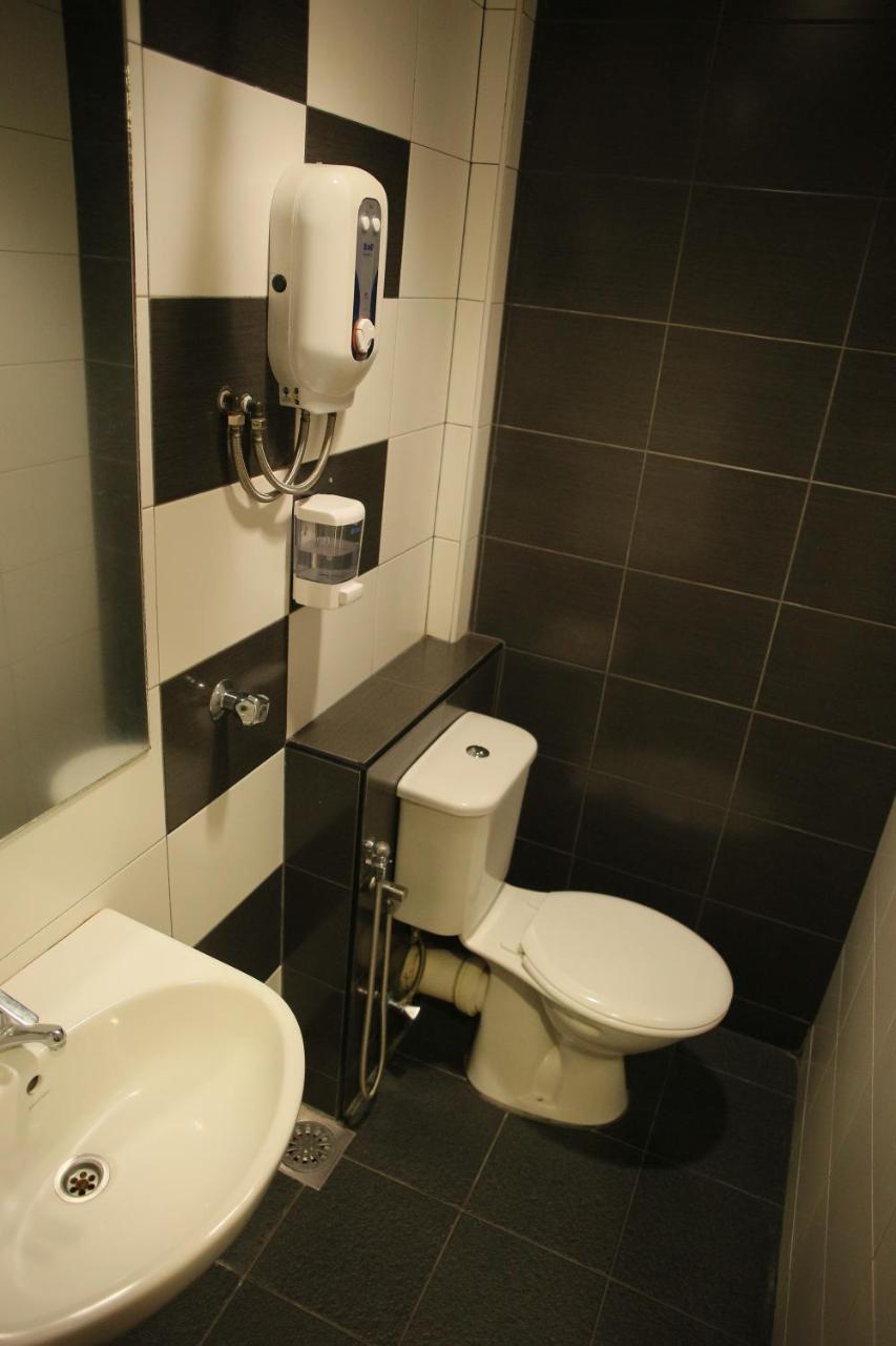 N K Hotel Muar Bagian luar foto