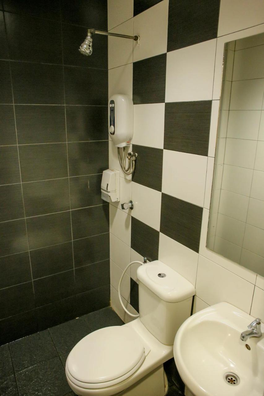 N K Hotel Muar Bagian luar foto
